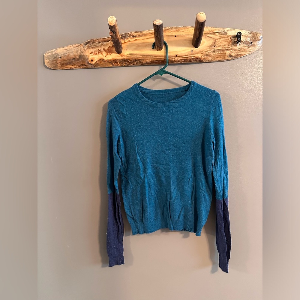Aqua and navy color-block crew neck sweater / light / size small / turquoise